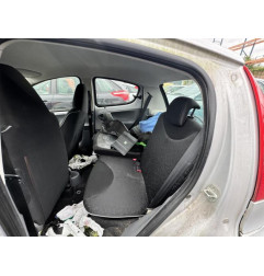 Vitre arriere gauche PEUGEOT 107 Photo n°16