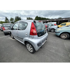 Vitre arriere gauche PEUGEOT 107 Photo n°17