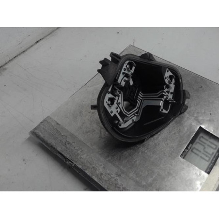Platine feu arriere droit PEUGEOT 208 1