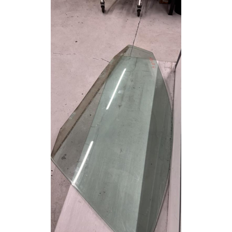 Vitre avant gauche VOLKSWAGEN GOLF 4