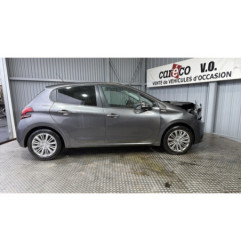 Vitre avant gauche PEUGEOT 208 1