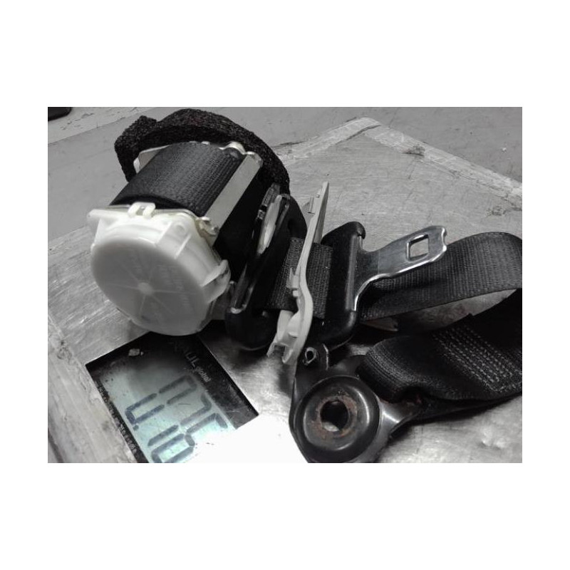 Ceinture arriere gauche TOYOTA YARIS 3