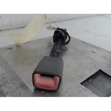 Attache ceinture avant droit TOYOTA PRIUS 2