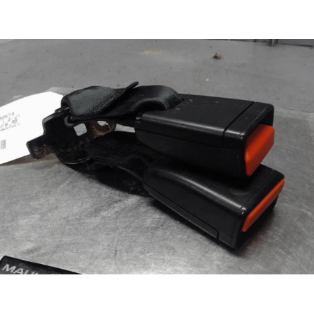 Attache ceinture arriere gauche PEUGEOT 208 1