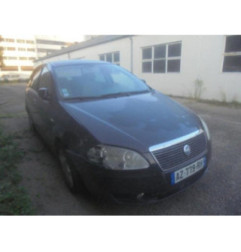 Feu arriere secondaire droit (feux) FIAT CROMA 2 Photo n°6