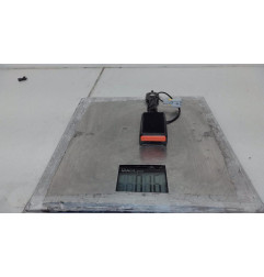 Attache ceinture arriere gauche PEUGEOT 208 1