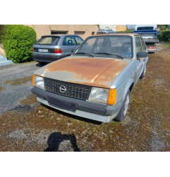 Attache ceinture avant droit OPEL KADETT D Photo n°5