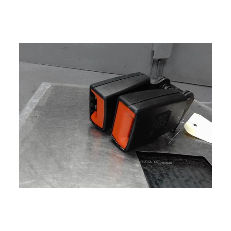 Attache ceinture arriere gauche OPEL ASTRA J