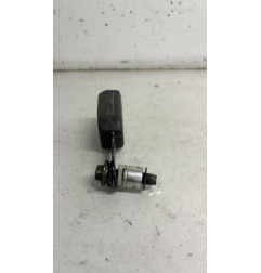 Attache ceinture avant droit NISSAN PICK-UP 3