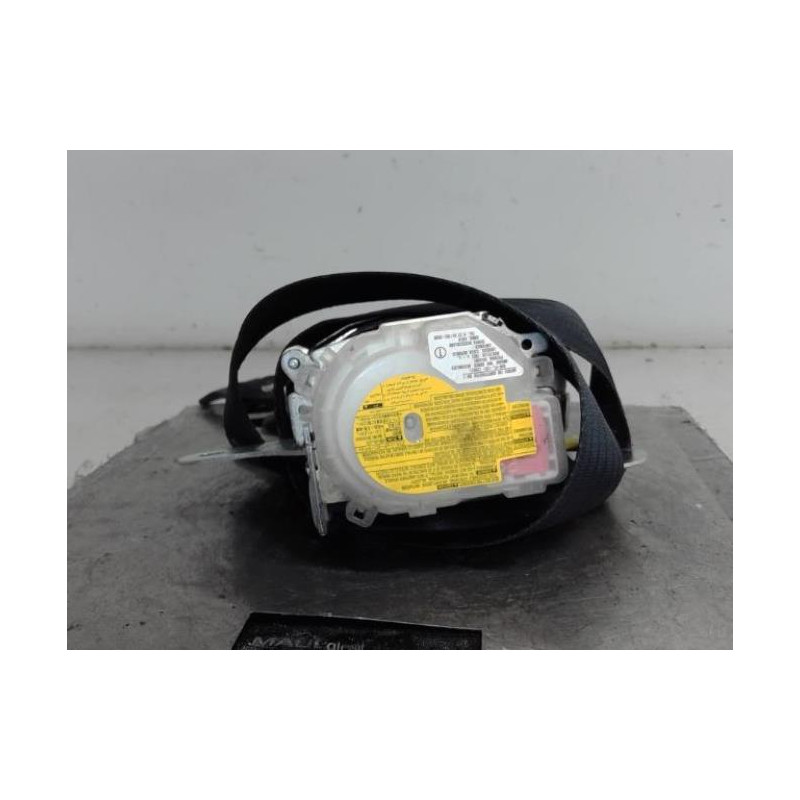 Ceinture avant gauche TOYOTA COROLLA VERSO 2