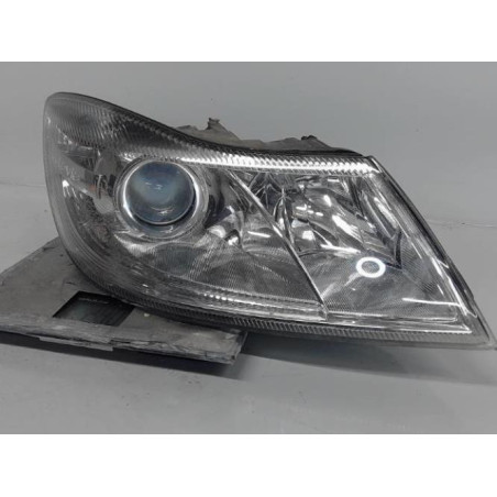 Optique avant principal droit (feux)(phare) SKODA OCTAVIA 2 Photo n°1