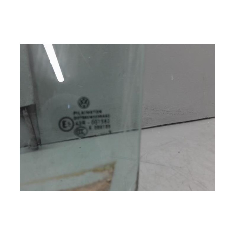 Vitre avant gauche VOLKSWAGEN TOURAN 1