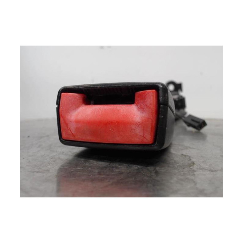 Attache ceinture avant droit VOLKSWAGEN TOURAN 1