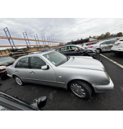 Feu arriere principal droit (feux) MERCEDES CLASSE E 210 Photo n°15