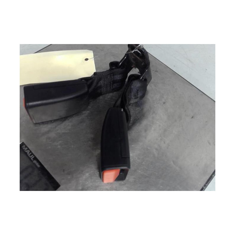 Attache ceinture arriere gauche PEUGEOT 208 1
