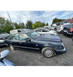 Feu arriere principal droit (feux) MERCEDES CLASSE E 210 Photo n°14