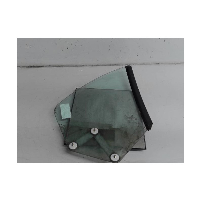 Vitre arriere gauche PEUGEOT 206