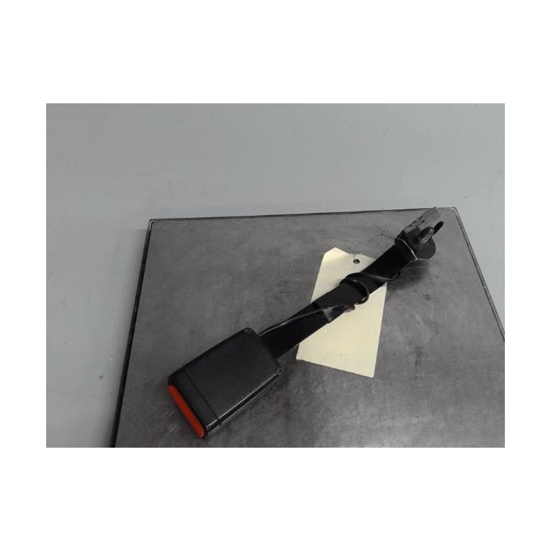 Attache ceinture avant gauche RENAULT CLIO 4