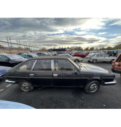 Malle/Hayon arriere RENAULT R30 Photo n°7