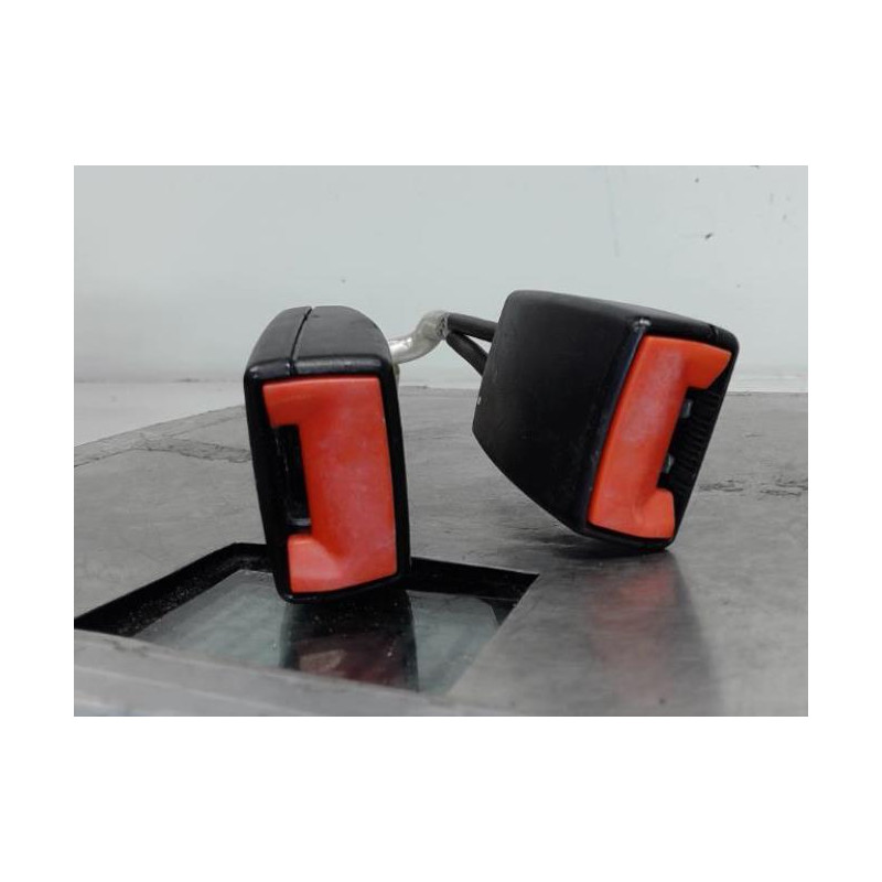Attache ceinture arriere gauche VOLKSWAGEN POLO 4