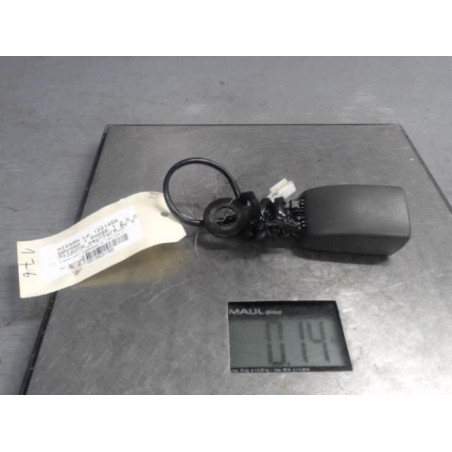 Attache ceinture avant gauche NISSAN NAVARA 1 Photo n°1