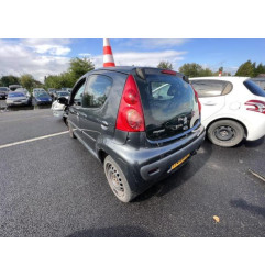 Attache ceinture avant gauche PEUGEOT 107 Photo n°7