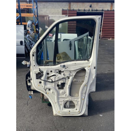 Porte avant droit IVECO DAILY 4