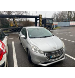 Porte fusible PEUGEOT 208 1 Photo n°5