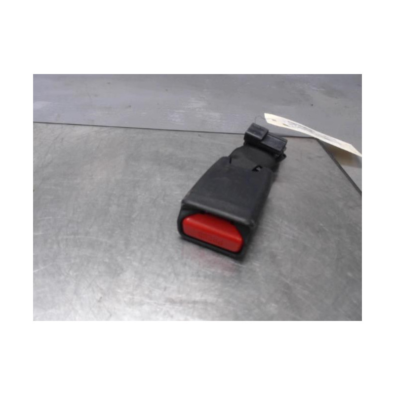 Attache ceinture arriere droit PEUGEOT 108