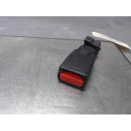 Attache ceinture arriere droit PEUGEOT 108 Photo n°1