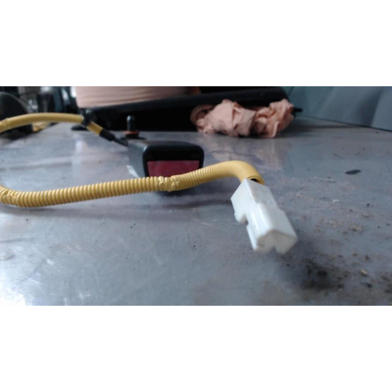 Attache ceinture avant droit HYUNDAI I 30 1