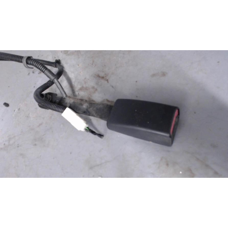 Attache ceinture avant gauche HYUNDAI I 30 1