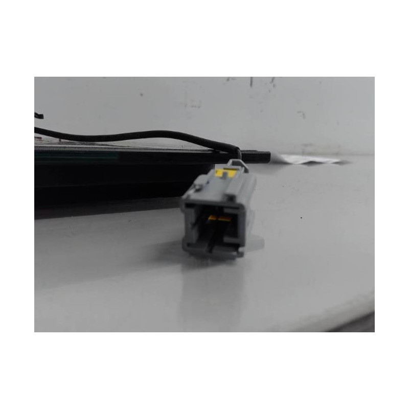 Attache ceinture avant gauche PEUGEOT 208 1