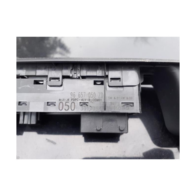 Interrupteur de leve vitre avant gauche CITROEN C4 2