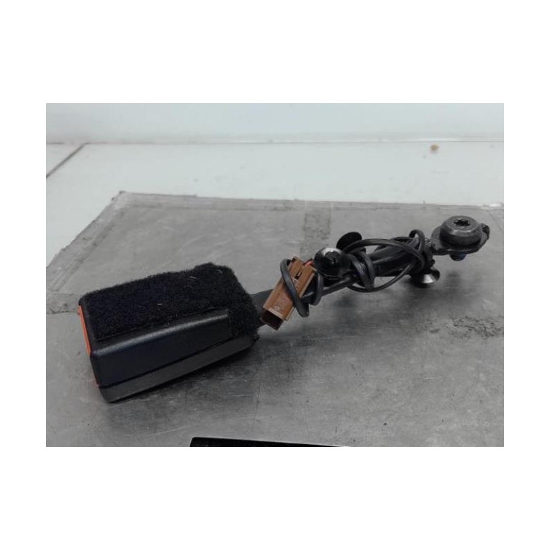 Attache ceinture avant droit FORD FIESTA 7