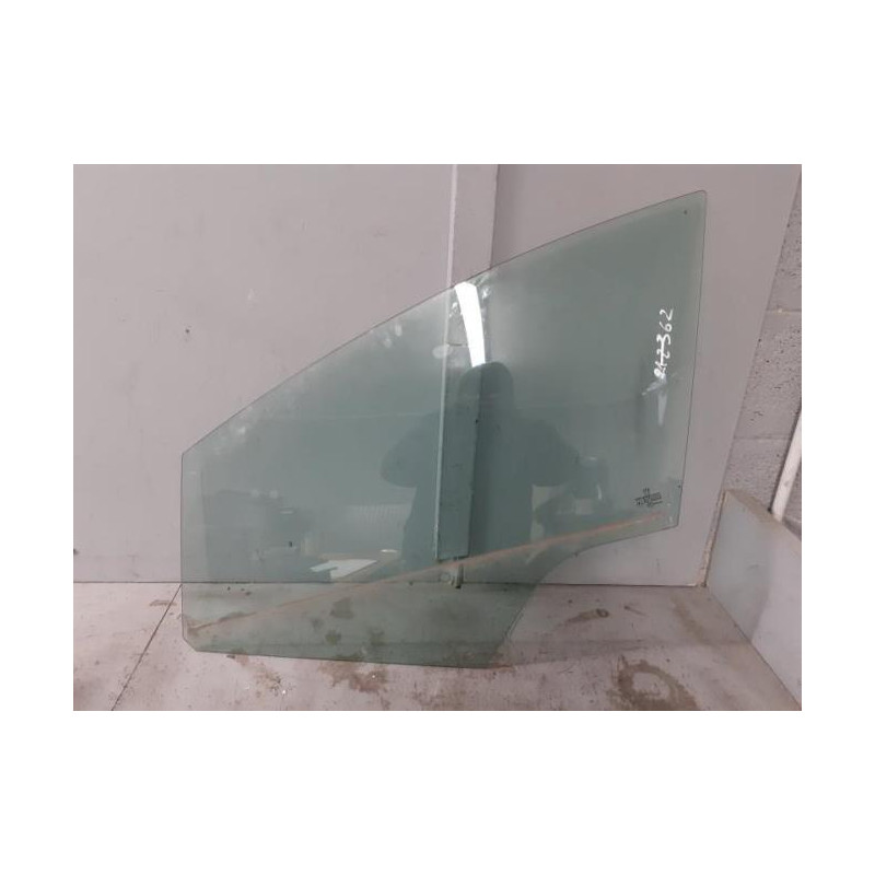 Vitre avant gauche PEUGEOT 3008 1