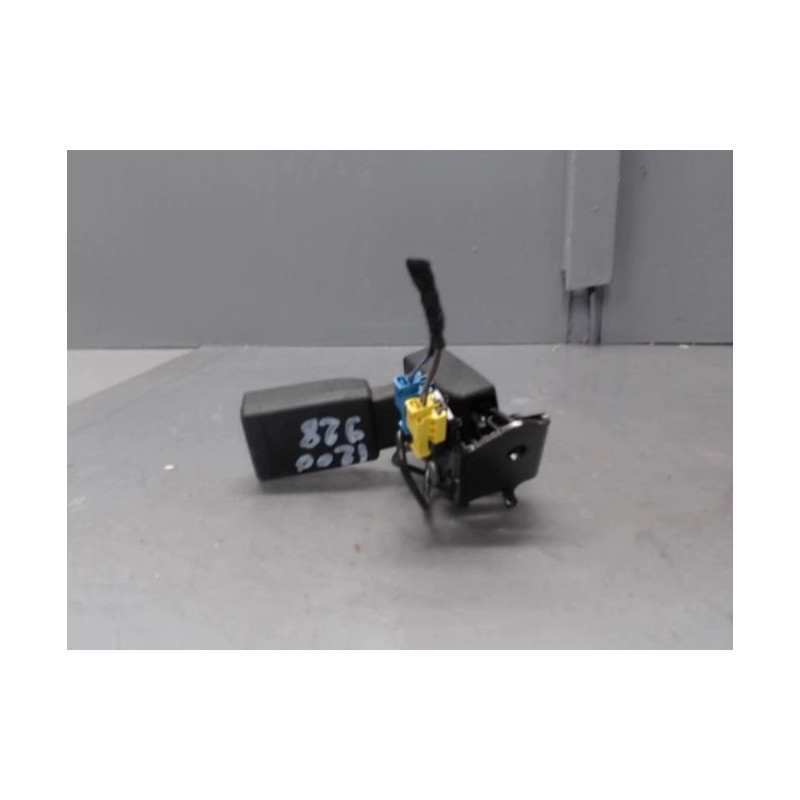 Attache ceinture arriere droit MERCEDES CLASSE CLA 117