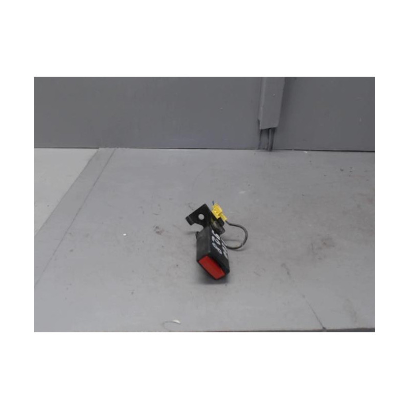 Attache ceinture arriere gauche MERCEDES CLASSE CLA 117