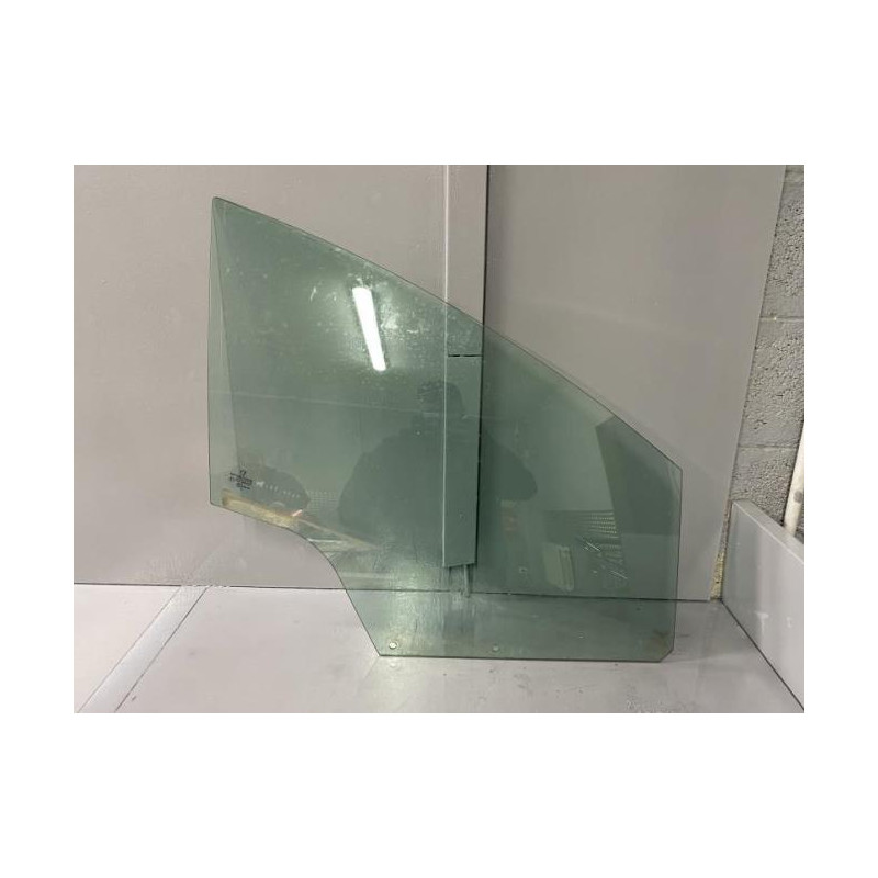 Vitre avant droit PEUGEOT 3008 1