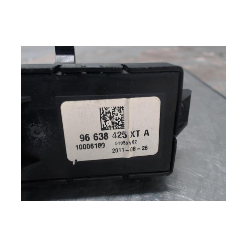 Bouton de warning PEUGEOT 3008 1