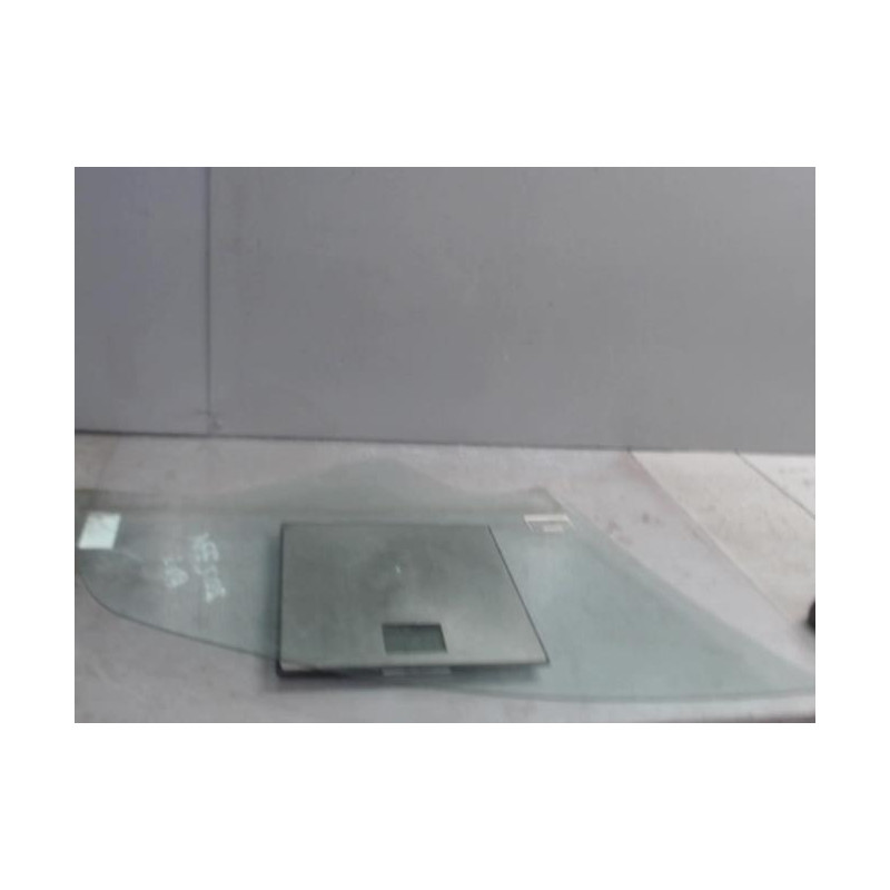 Vitre avant gauche DACIA SANDERO 1