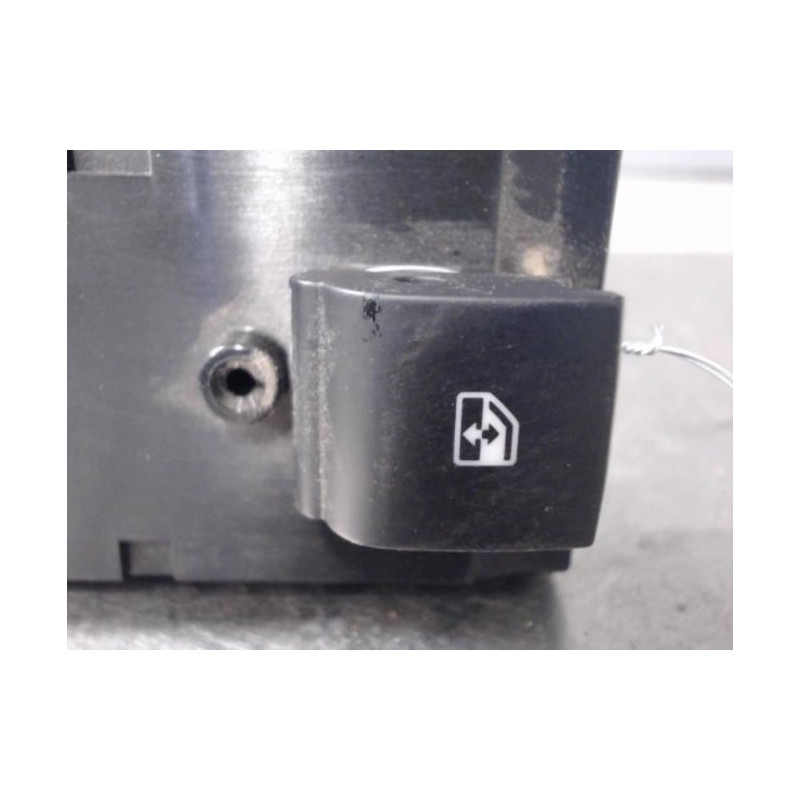 Interrupteur de leve vitre avant droit OPEL MERIVA B