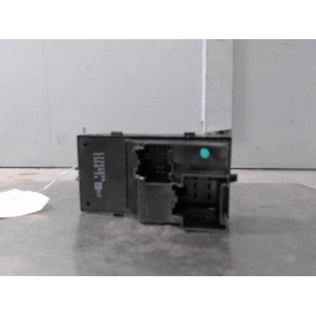 Interrupteur de leve vitre avant droit OPEL MERIVA B