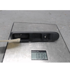 Interrupteur de leve vitre avant droit PEUGEOT 5008 1