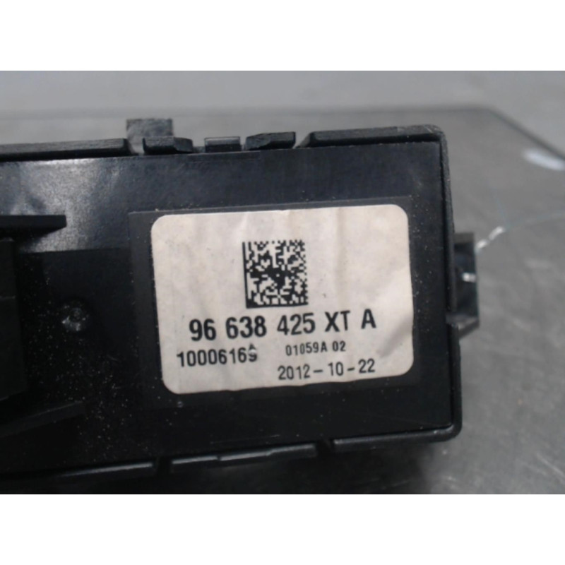 Bouton de warning PEUGEOT 3008 1