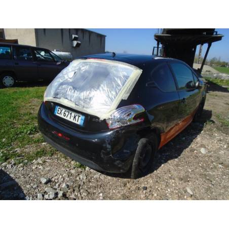 Vitre avant droit PEUGEOT 208 1