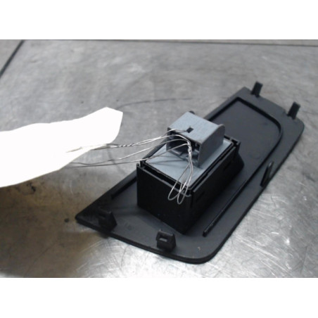 Interrupteur de leve vitre avant droit AUDI A1 1