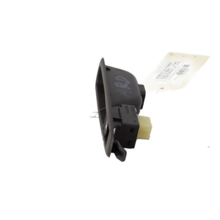 Interrupteur de leve vitre arriere droit RENAULT CLIO 4
