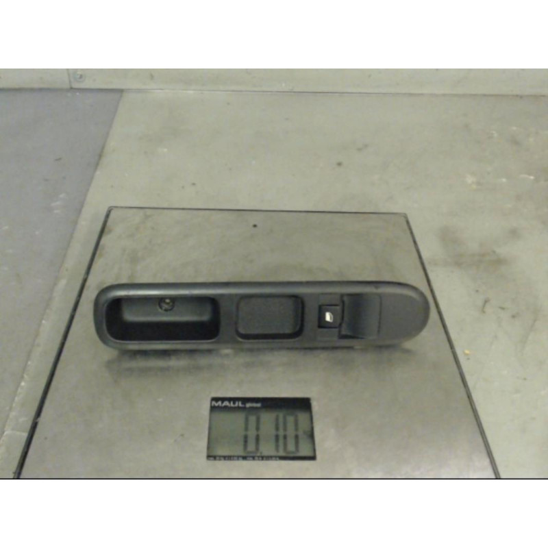 Interrupteur de leve vitre avant droit PEUGEOT 5008 1