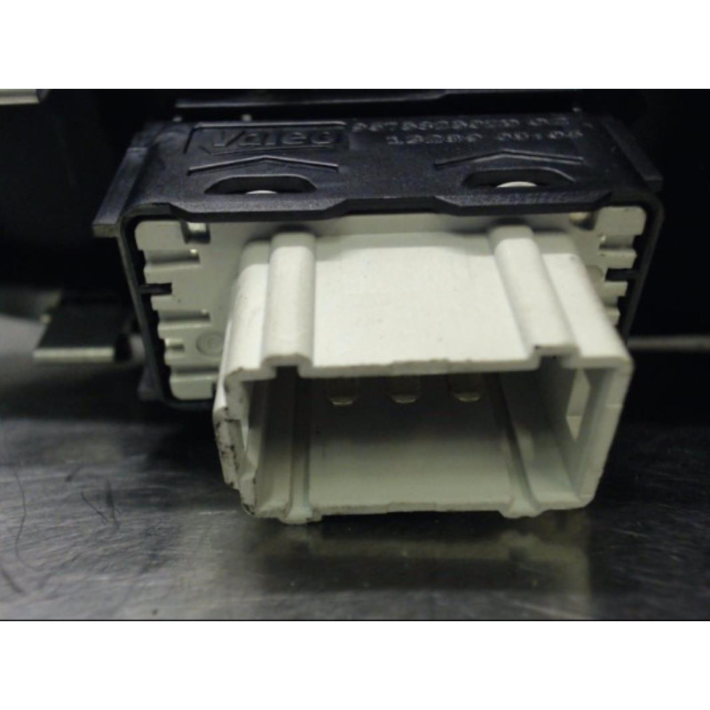 Interrupteur de leve vitre avant droit PEUGEOT 208 1